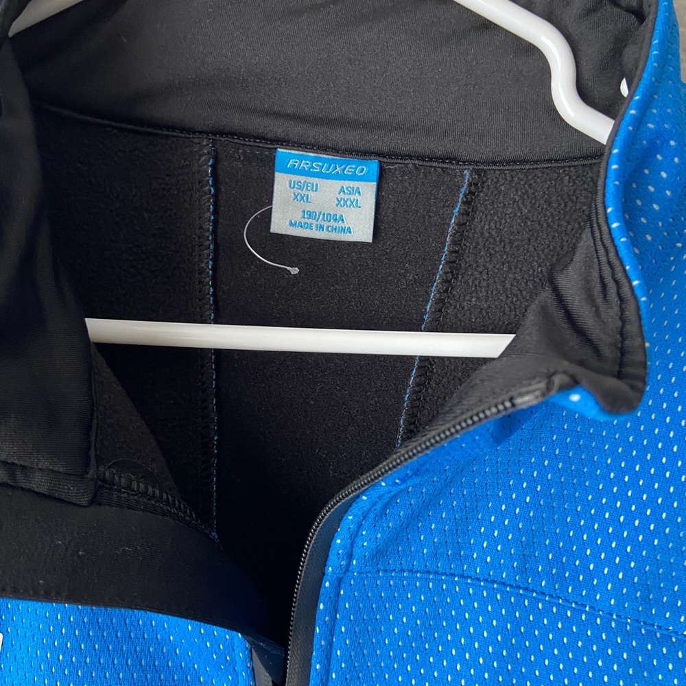 Running/performance jacket - Picture 2 of 3